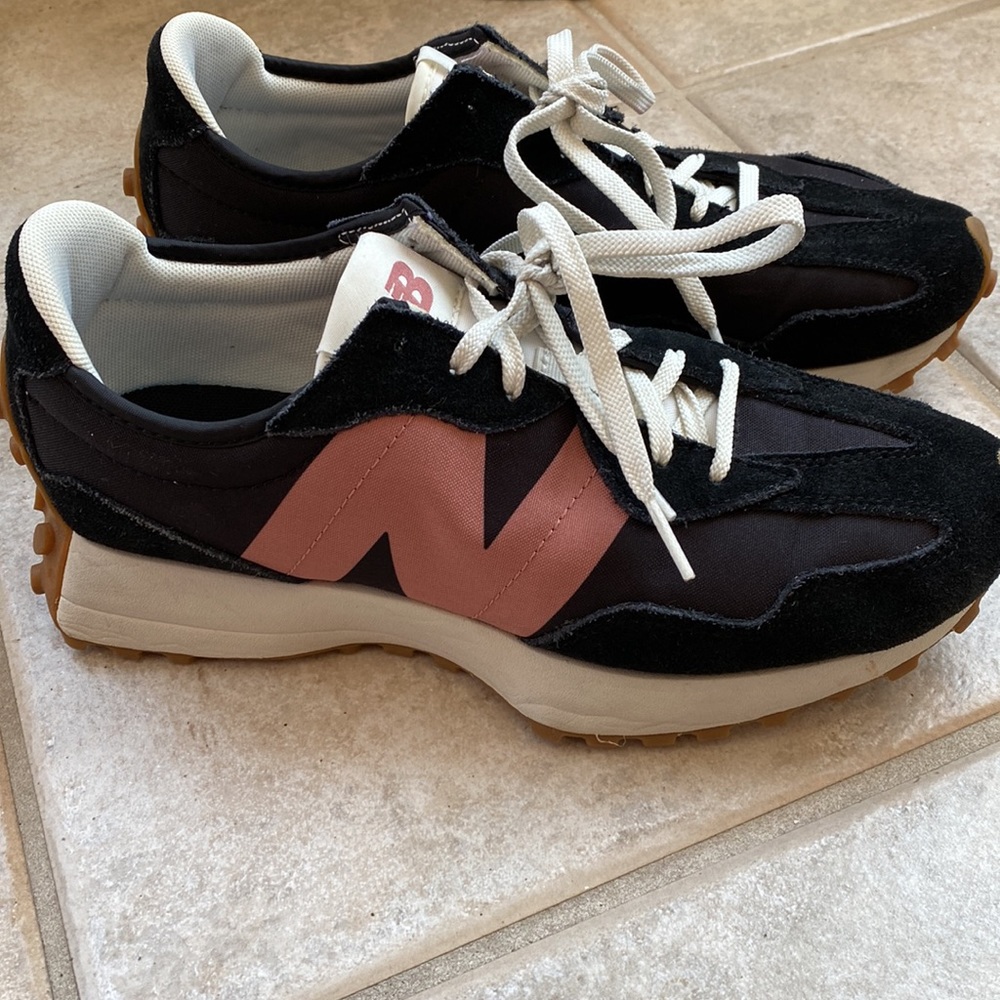 New Balance 327 Worn only a few times.